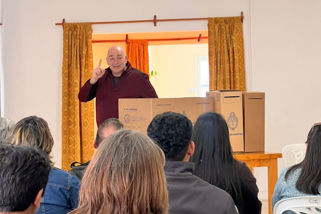 Charla en El Hoyo — Septiembre 2025