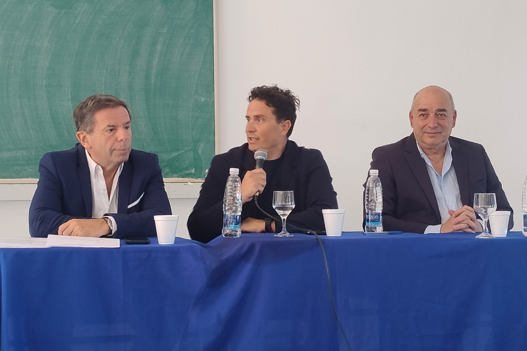 Charla en Facultad de Derecho en Comodoro — Octubre 2025